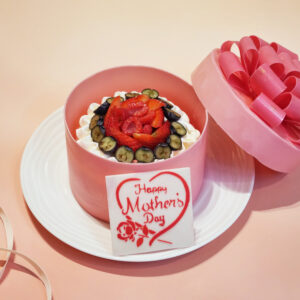 Berry Vanilla Gift Cake